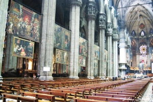 A nave da catedral.