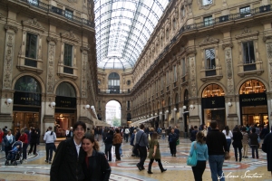 Eu e Guilherme no centro da Galleria Vittorio Emanuele II.