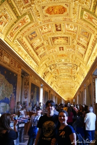 Pelos corredores do Vaticano.